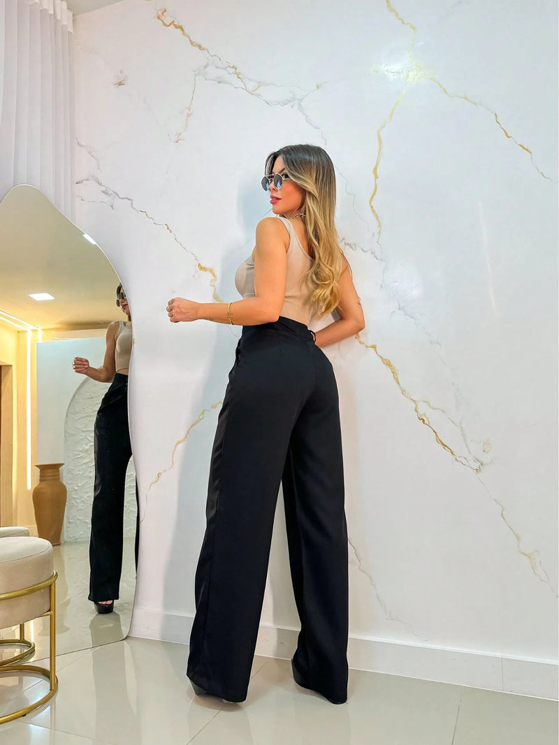 Vendedor Indicado
calca pantalona feminina alfataria com uma botoes e ziper aberto