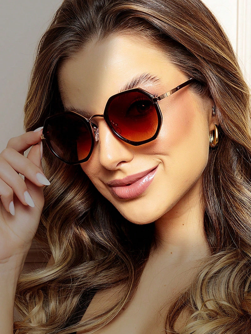 Vendedor Indicado
Óculos Vintage De Moda OCTOGONAL Feminina LENTEUV400 COM ESTOJO