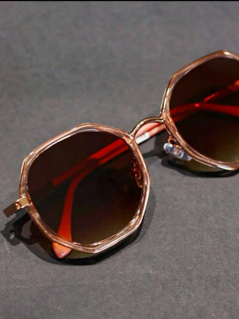 Vendedor Indicado
Óculos Vintage De Moda OCTOGONAL Feminina LENTEUV400 COM ESTOJO