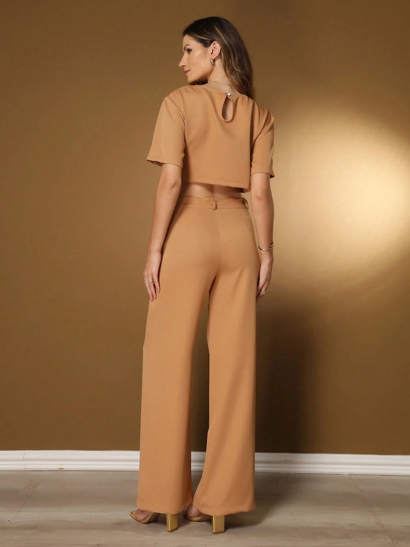 Vendedor IndicadoConjunto feminino de alfaiataria blusa manga curta com calça reta ótimo para usar no trabalho dia a dia casual premium acabamento pespontado