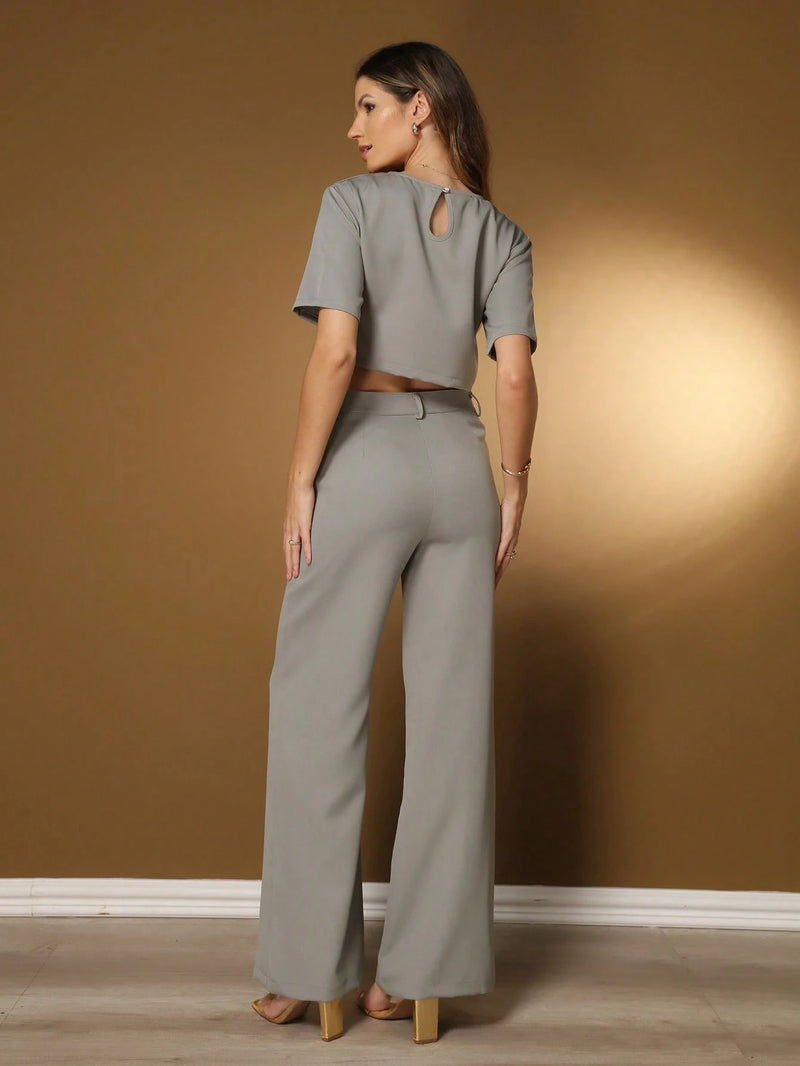 Vendedor IndicadoConjunto feminino de alfaiataria blusa manga curta com calça reta ótimo para usar no trabalho dia a dia casual premium acabamento pespontado