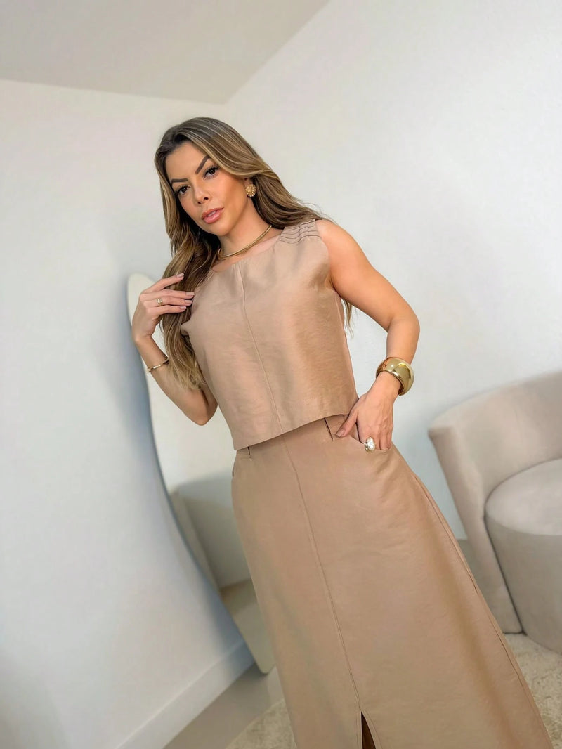 Vendedor IndicadoConjunto longo de linho, composto por saia com fenda e blusa com detalhes nas alças