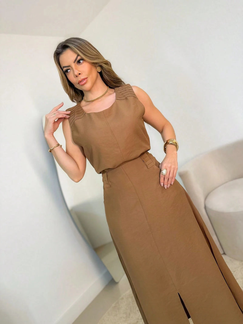 Vendedor IndicadoConjunto longo de linho, composto por saia com fenda e blusa com detalhes nas alças