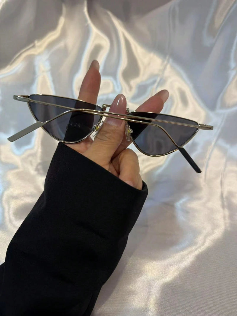 Vendedor Indicado
Óculos de sol modelo novo,100% proteção UV.