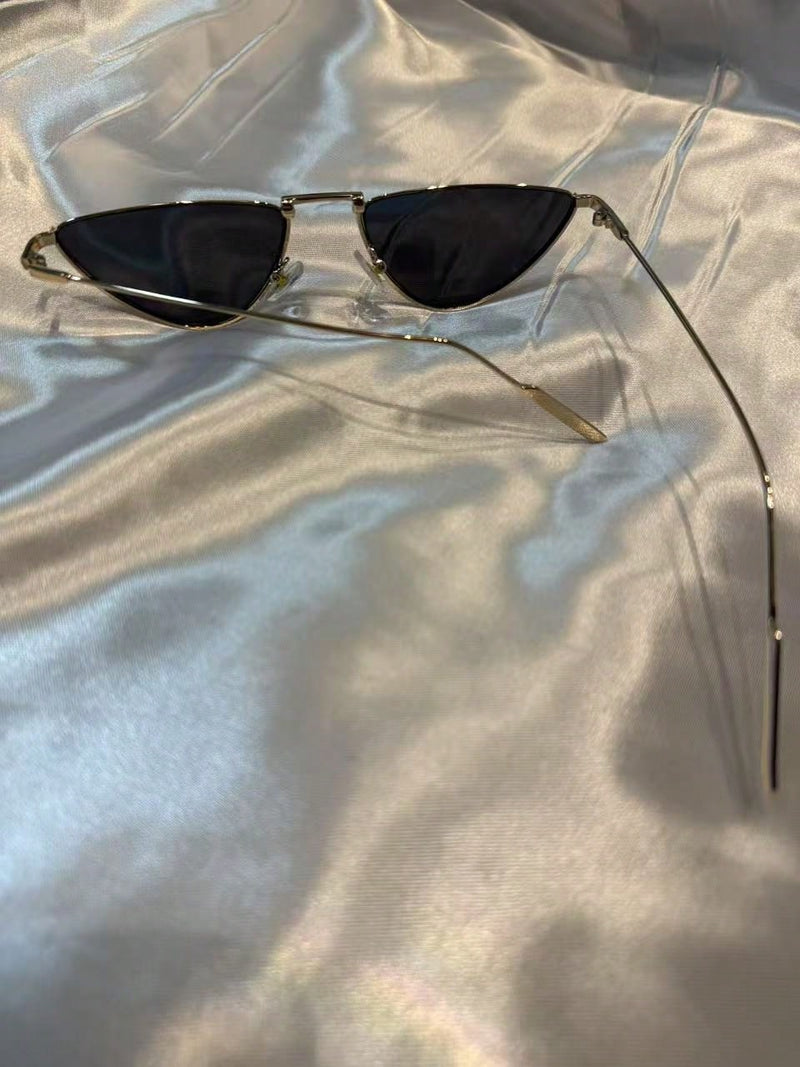 Vendedor Indicado
Óculos de sol modelo novo,100% proteção UV.