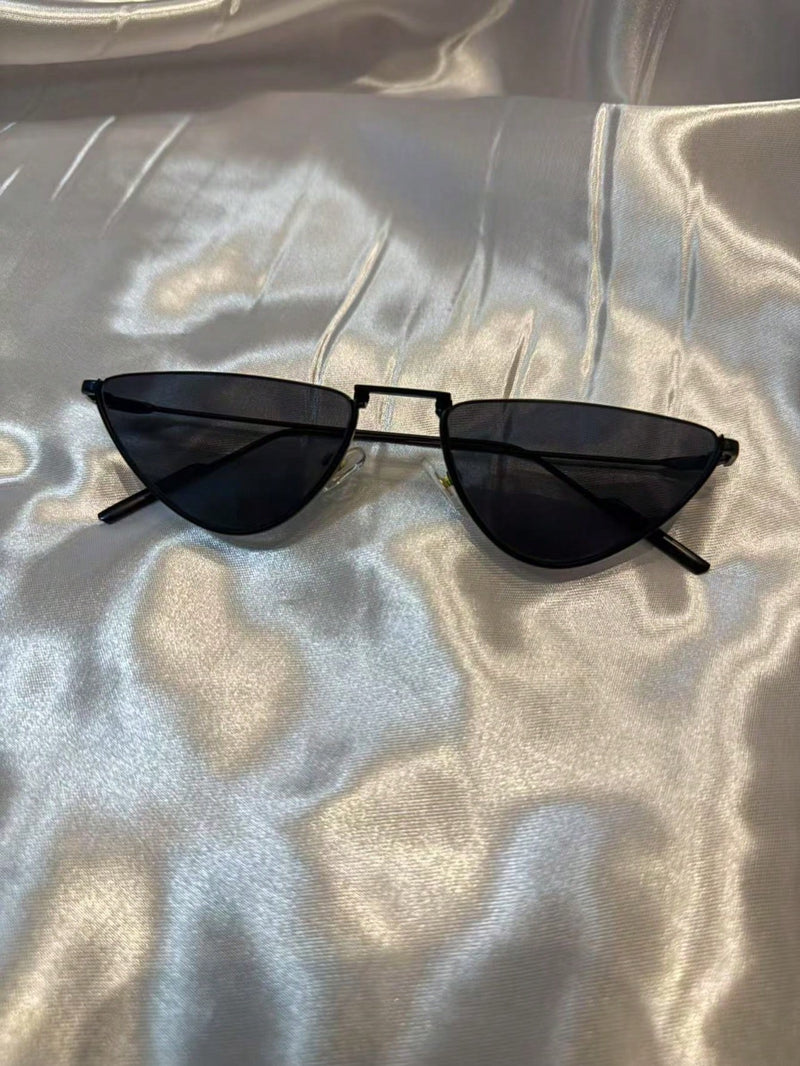 Vendedor Indicado
Óculos de sol modelo novo,100% proteção UV.
