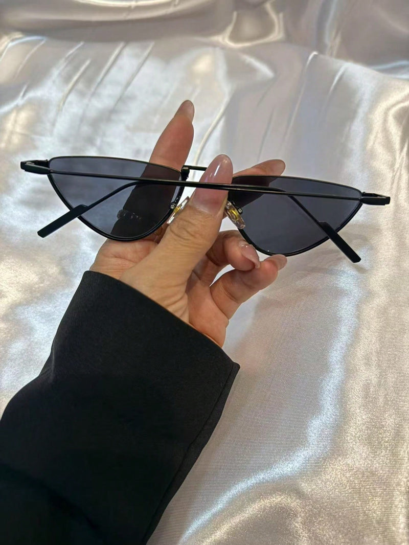 Vendedor Indicado
Óculos de sol modelo novo,100% proteção UV.