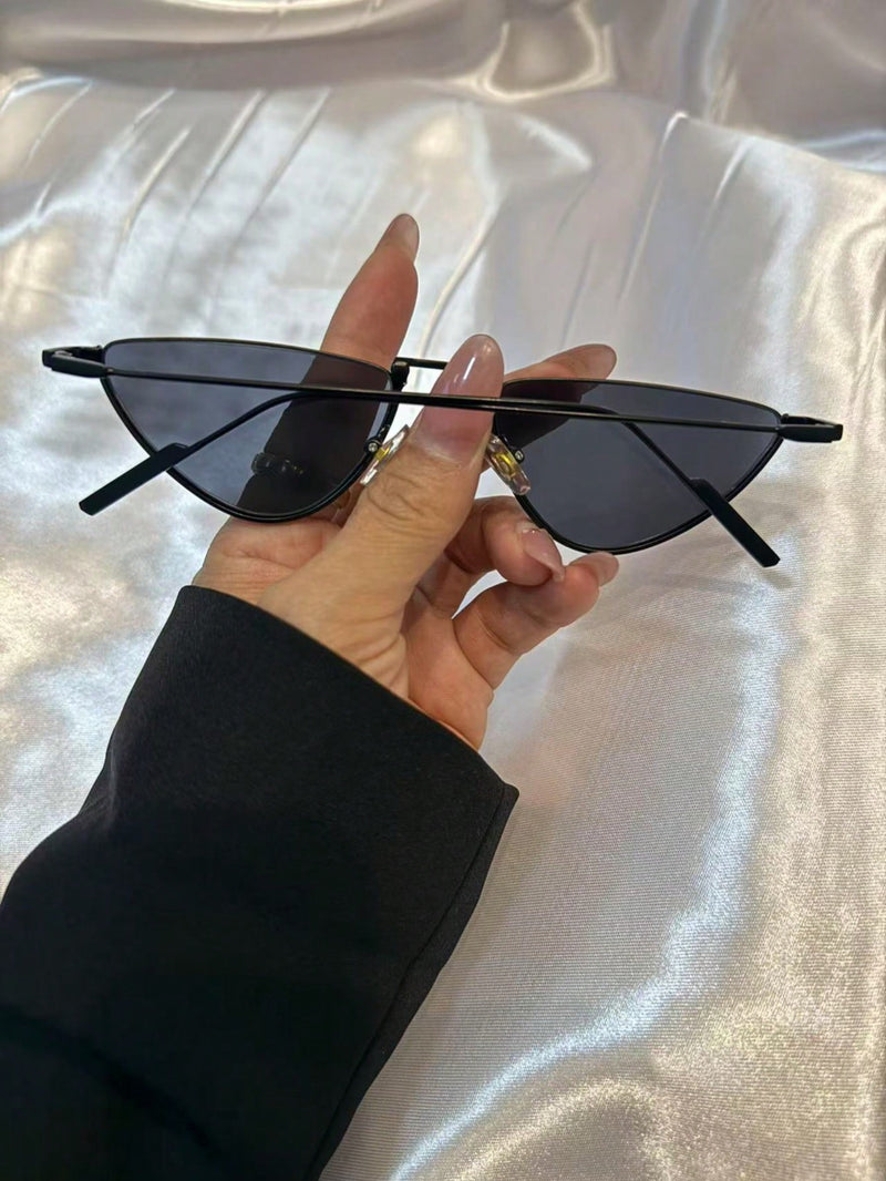 Vendedor Indicado
Óculos de sol modelo novo,100% proteção UV.