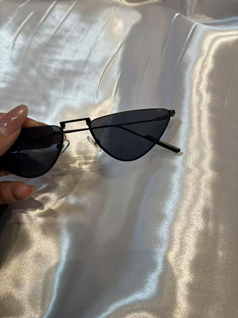 Vendedor Indicado
Óculos de sol modelo novo,100% proteção UV.