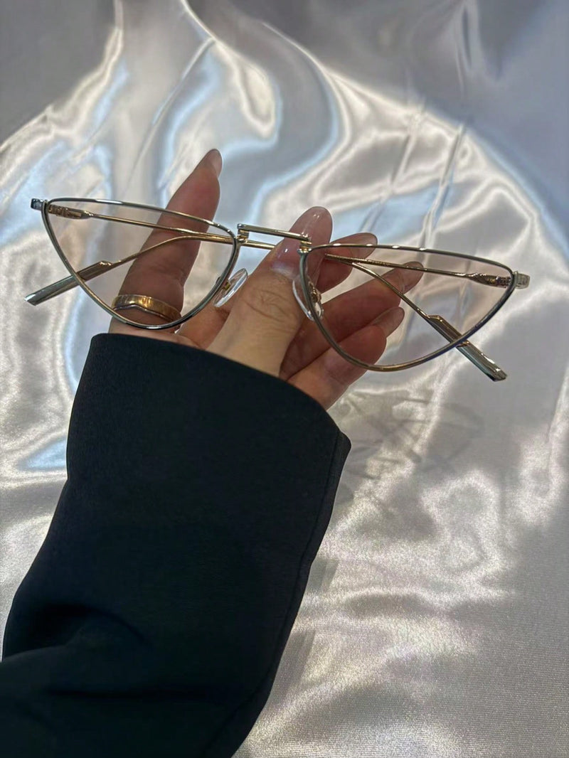 Vendedor Indicado
Óculos de sol modelo novo,100% proteção UV.