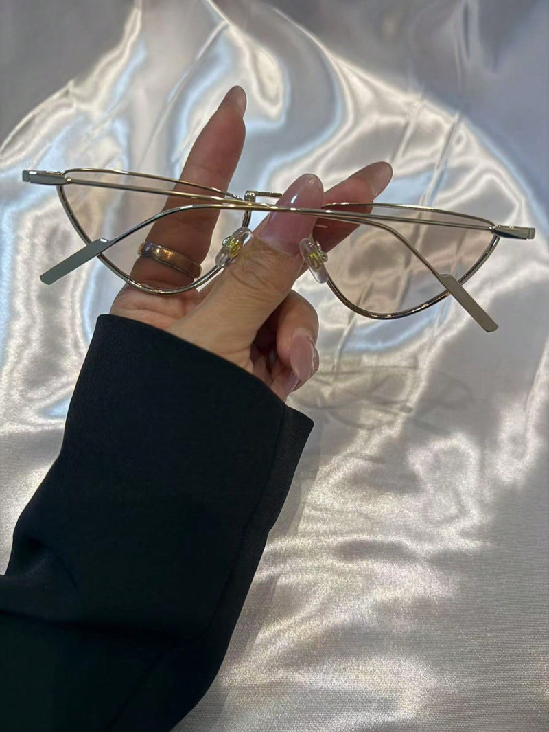 Vendedor Indicado
Óculos de sol modelo novo,100% proteção UV.