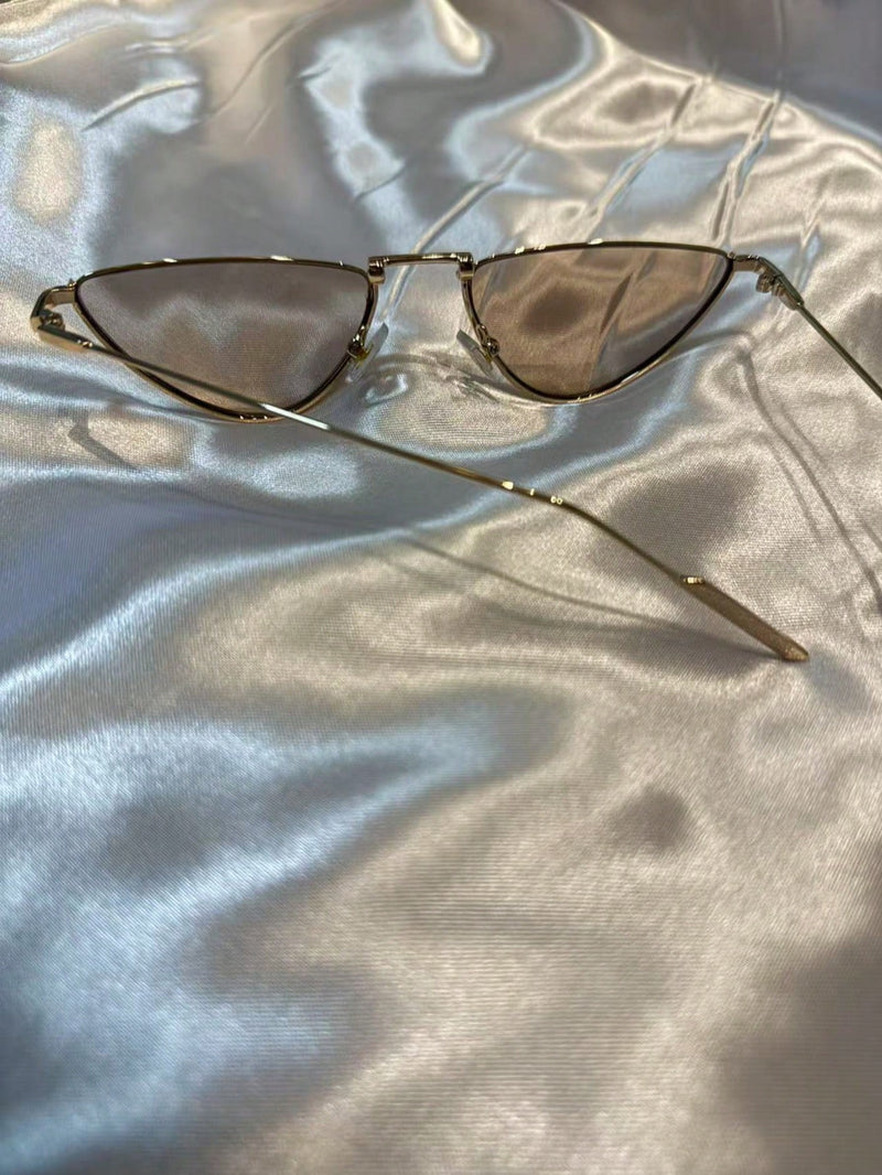 Vendedor Indicado
Óculos de sol modelo novo,100% proteção UV.