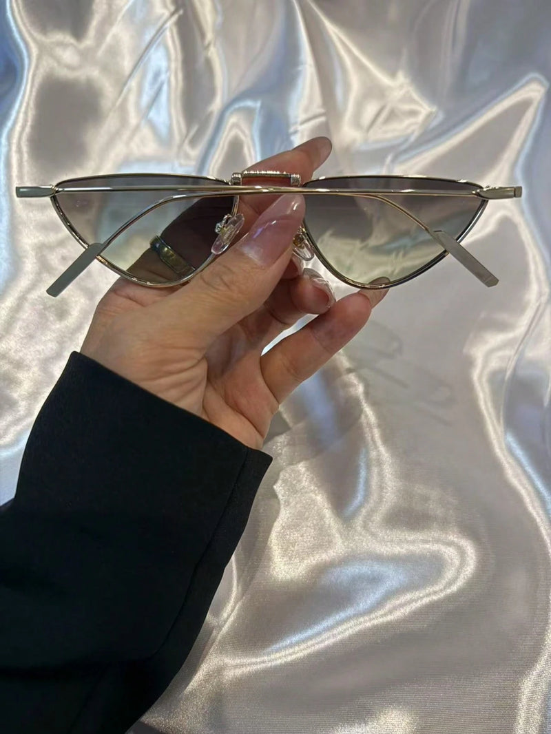 Vendedor Indicado
Óculos de sol modelo novo,100% proteção UV.