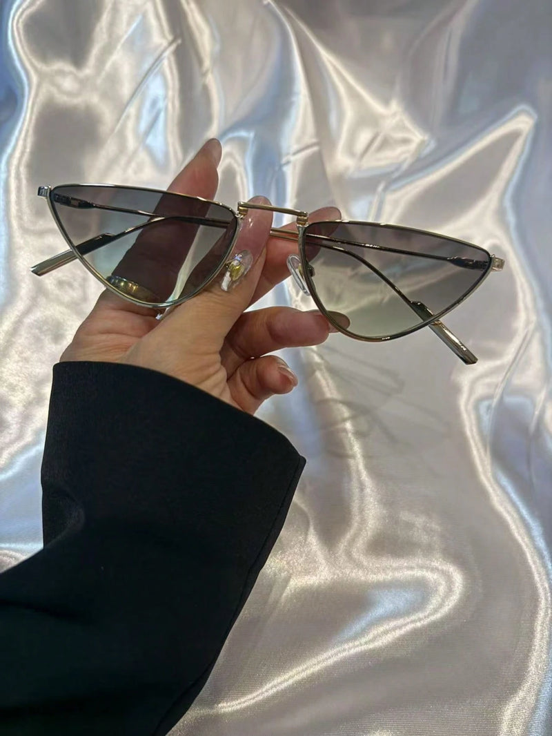 Vendedor Indicado
Óculos de sol modelo novo,100% proteção UV.
