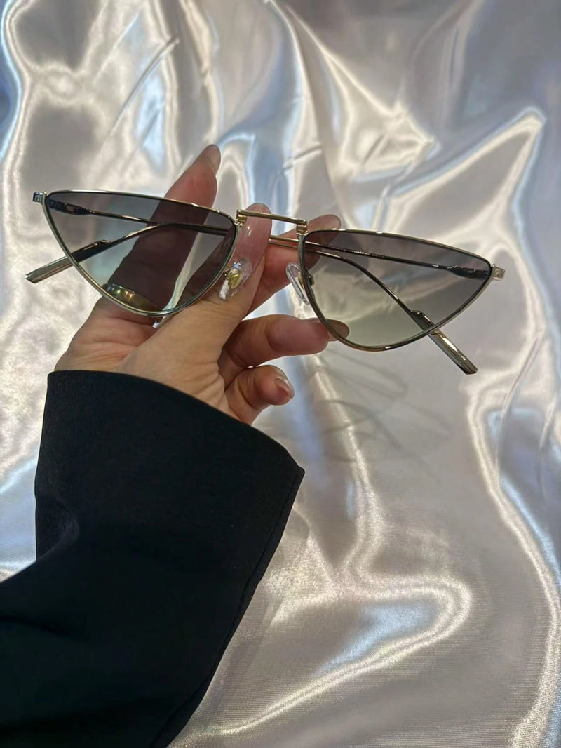 Vendedor Indicado
Óculos de sol modelo novo,100% proteção UV.