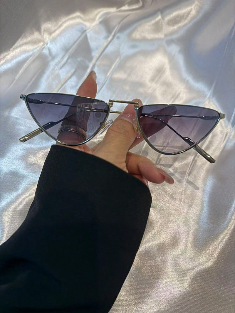 Vendedor Indicado
Óculos de sol modelo novo,100% proteção UV.