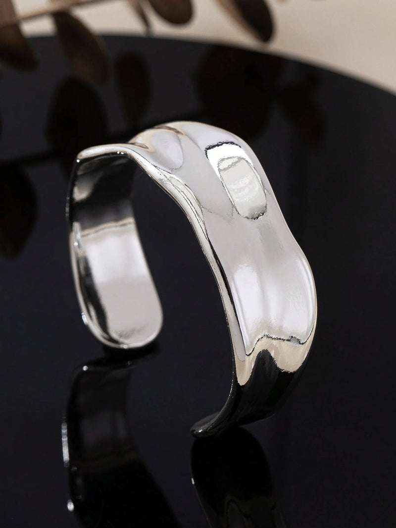 1 peça Bracelete Geométrico Assimétrico Vazado Fashion na Cor Dourada, Adequado para Férias, Praia, Festa Formal e Acessório Diário de Roupa