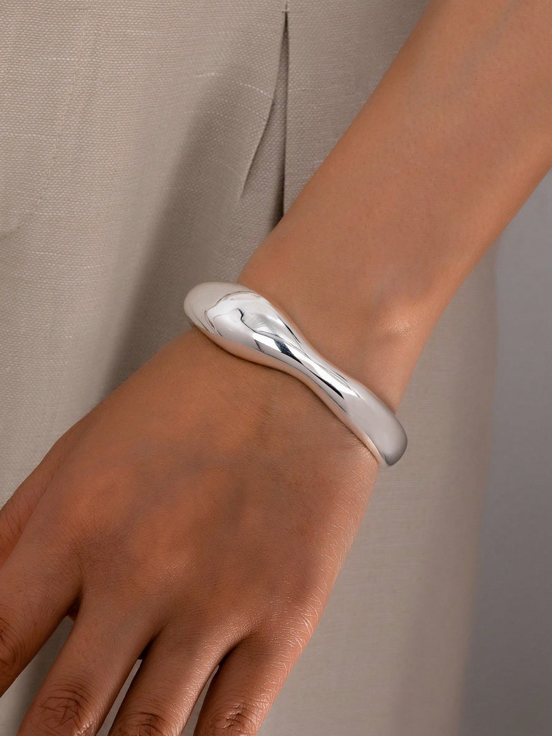 1 peça Bracelete Geométrico Assimétrico Vazado Fashion na Cor Dourada, Adequado para Férias, Praia, Festa Formal e Acessório Diário de Roupa