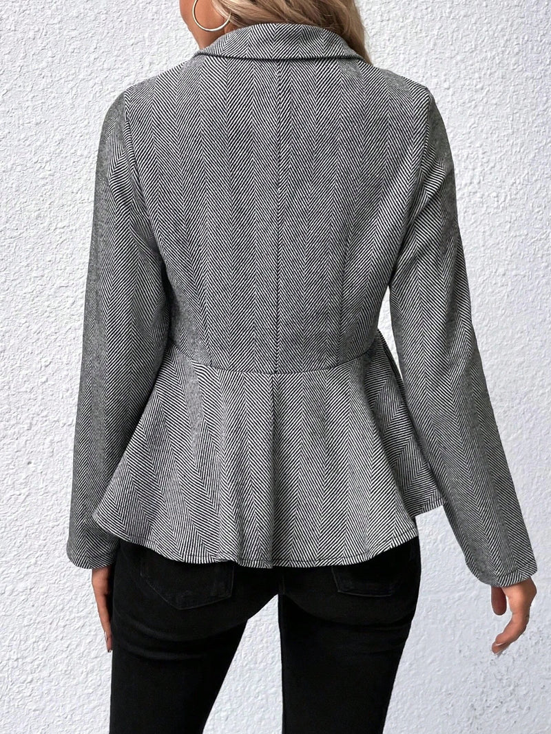 Vendedor Indicado
Casaco Blazer Feminino Curto Alfaiataria Jacquard com Babado e Botões Duplos