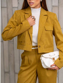 Vendedor Indicado
Conjunto blazer Cropped e calça com bolsos falsos. Forrado. Blazer com fechamento por botões. Calça fechamento por zíper invisível