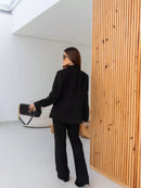 Vendedor Indicado
Conjunto calça e blazer alfaiataria, com bolsos falsos e forrado