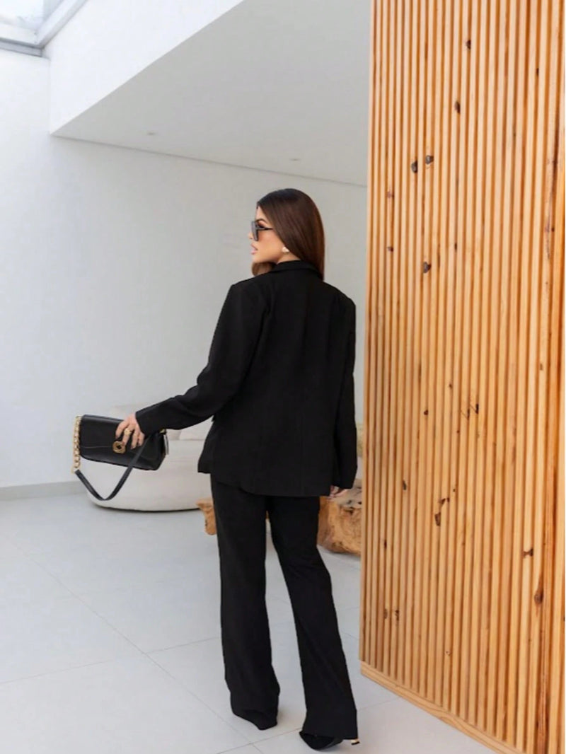 Vendedor Indicado
Conjunto calça e blazer alfaiataria, com bolsos falsos e forrado