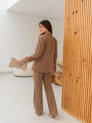 Vendedor Indicado
Conjunto calça e blazer alfaiataria, com bolsos falsos e forrado