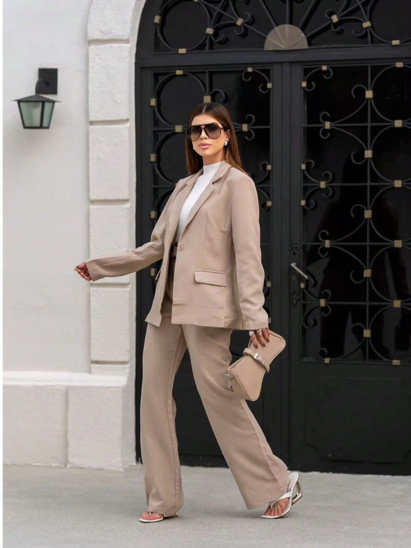 Vendedor Indicado
Conjunto calça e blazer alfaiataria, com bolsos falsos e forrado