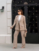 Vendedor Indicado
Conjunto calça e blazer alfaiataria, com bolsos falsos e forrado