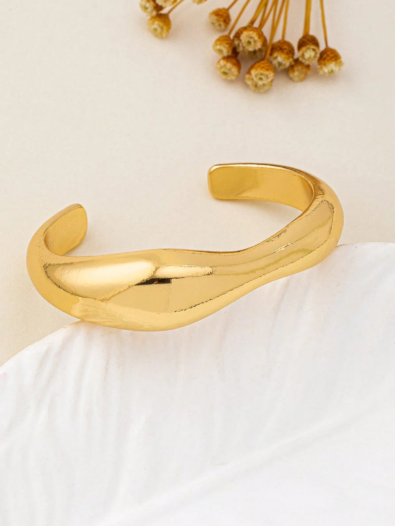 1 peça Bracelete Geométrico Assimétrico Vazado Fashion na Cor Dourada, Adequado para Férias, Praia, Festa Formal e Acessório Diário de Roupa
