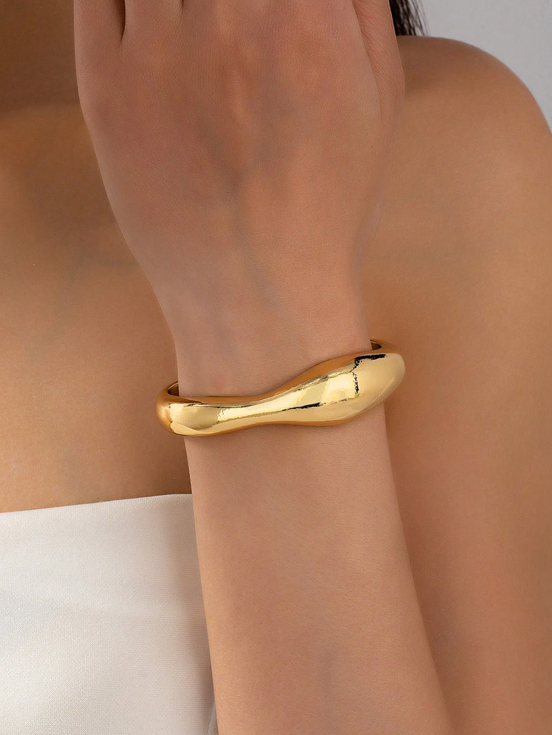 1 peça Bracelete Geométrico Assimétrico Vazado Fashion na Cor Dourada, Adequado para Férias, Praia, Festa Formal e Acessório Diário de Roupa